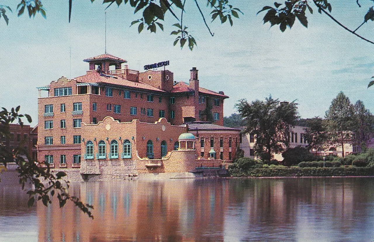 Hotel Baker, St. Charles: Hotel Baker, St. Charles, ILL